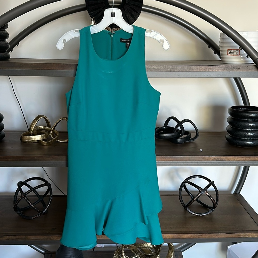 Green banana republic dress petite size 4 never used with tag minor white stain